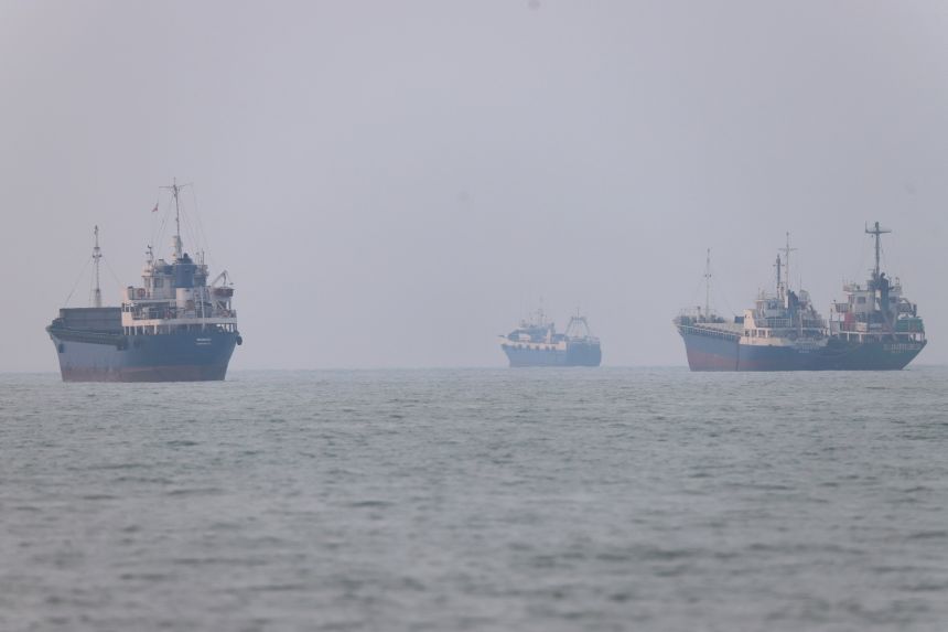 US strikes Iran and reimposes oil sanctions as ceasefire faces one of its most significant tests