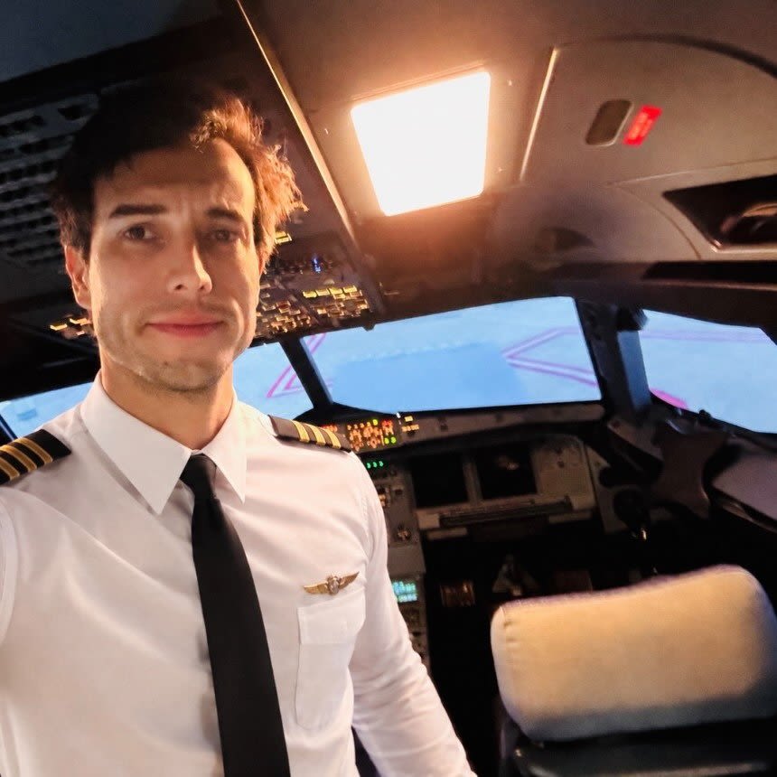 Flight school pilot jumps to his death midair, leaving student to land plane