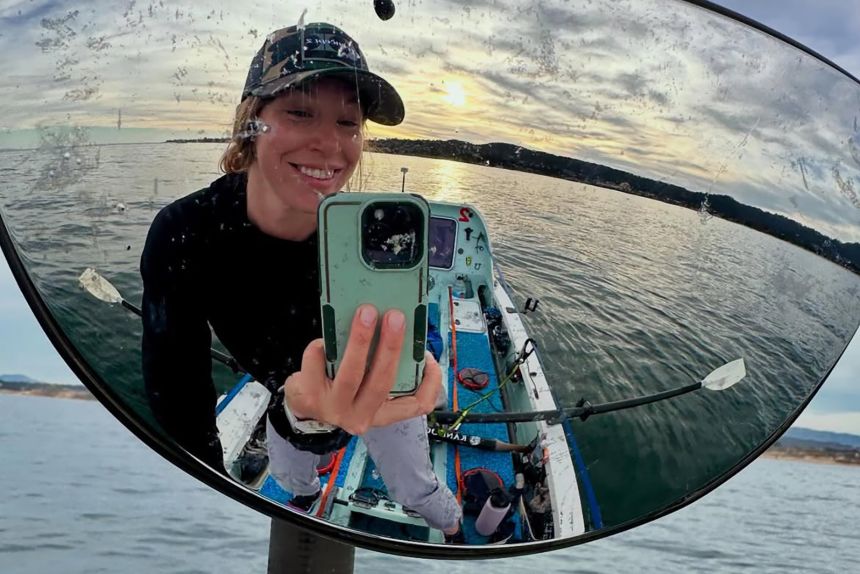 Female American rower completes record-breaking solo journey from California to Hawaii