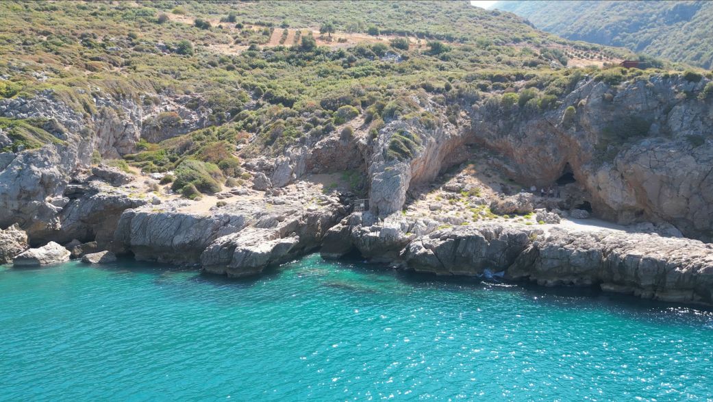 Prehistoric cave discoveries hint at shared culture between Neanderthals and humans