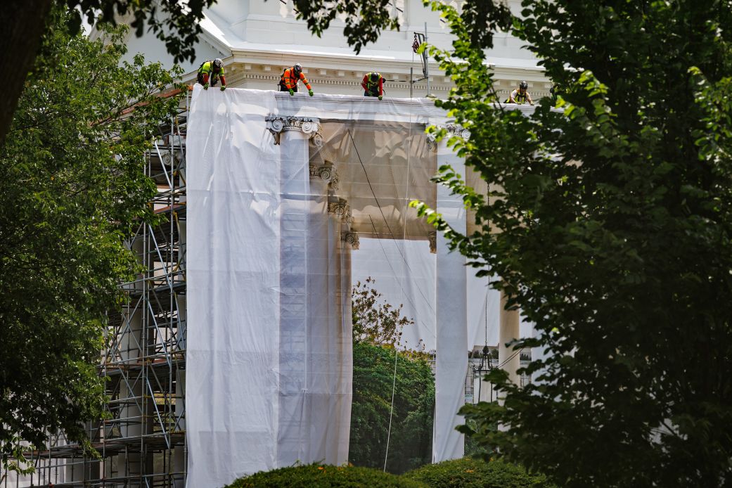 Trump turns to White House columns for next construction project
